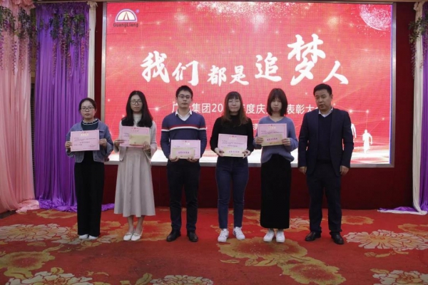 一名党员，就是一面鲜红的旗号